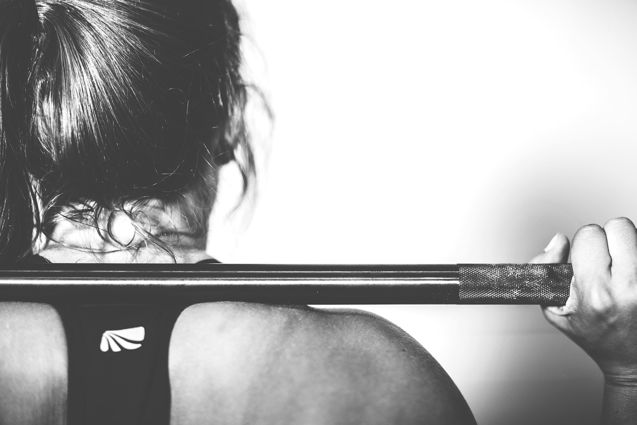 crossfit : femme faisant du sport